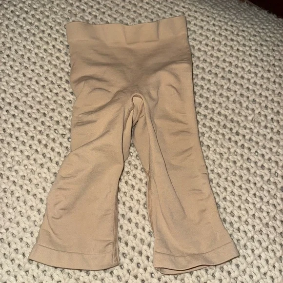 SKIMS High-Waisted Shapewear Shorts - Nude - Picture 4 of 5